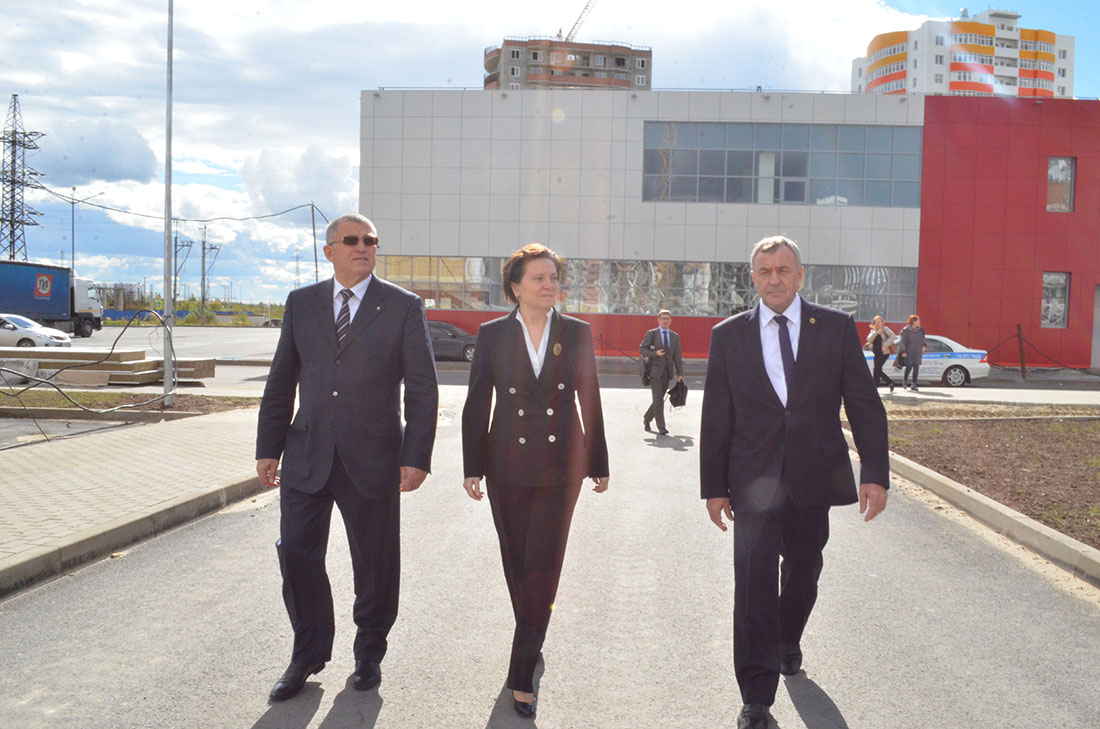 Сегодня губернатор Югры Наталья Комарова работает в Нефтеюганске.