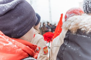 27 января в Нефтеюганске, на площади у памятника «Воину - освободителю»,  состоялось торжественное открытие Года памяти и славы в честь 75-летия Победы в Великой Отечественной войне. 