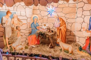 Недавно православные нефтеюганцы отметили светлый праздник Рождества. Предлагаем вспомнить, какие мероприятия прошли в нашем городе в Рождественские дни.