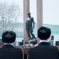 Полицейские Нефтеюганска почтили память Олега Геринга.