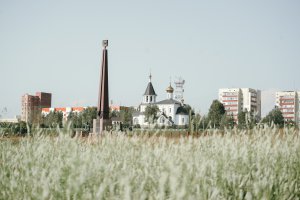 В то время как на Краснодарский край обрушились дожди, в Нефтеюганске царствует жара. 